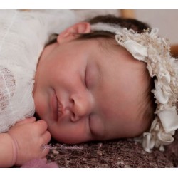 Kit LOVELY (18') en pré-order de Cassie Ann Love "Brace"